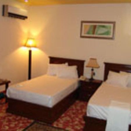 Rajone Hotel Файсалабад Екстериор снимка
