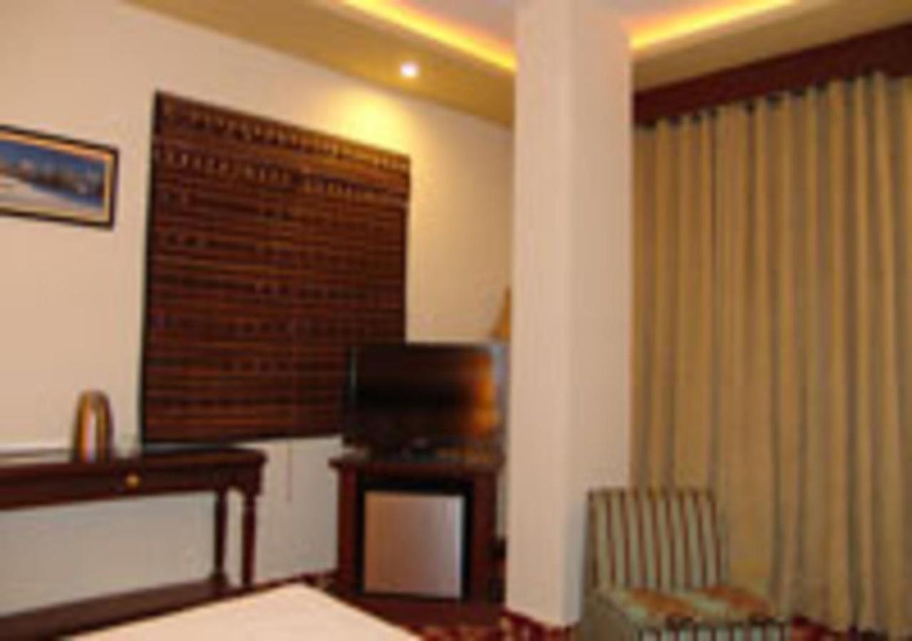 Rajone Hotel Файсалабад Екстериор снимка
