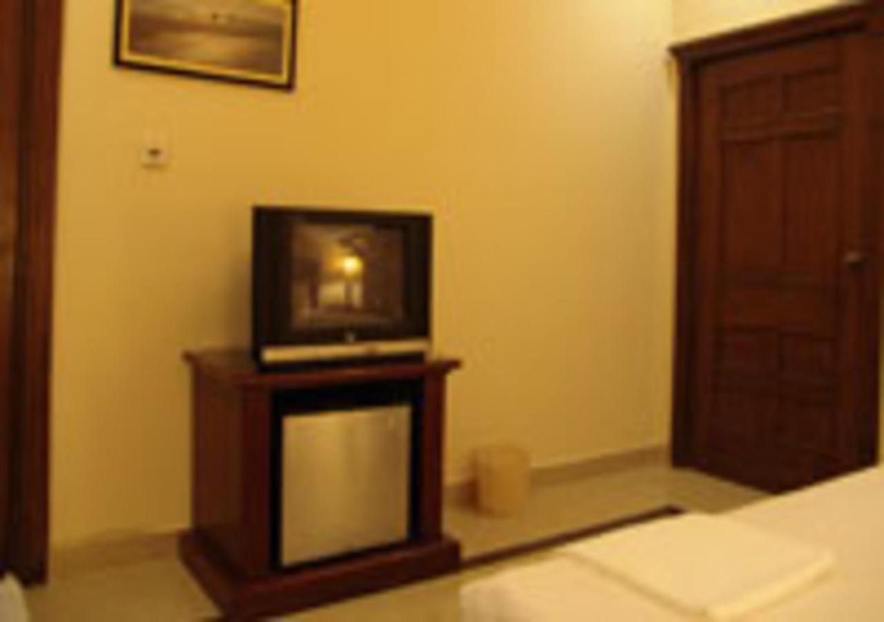 Rajone Hotel Файсалабад Екстериор снимка