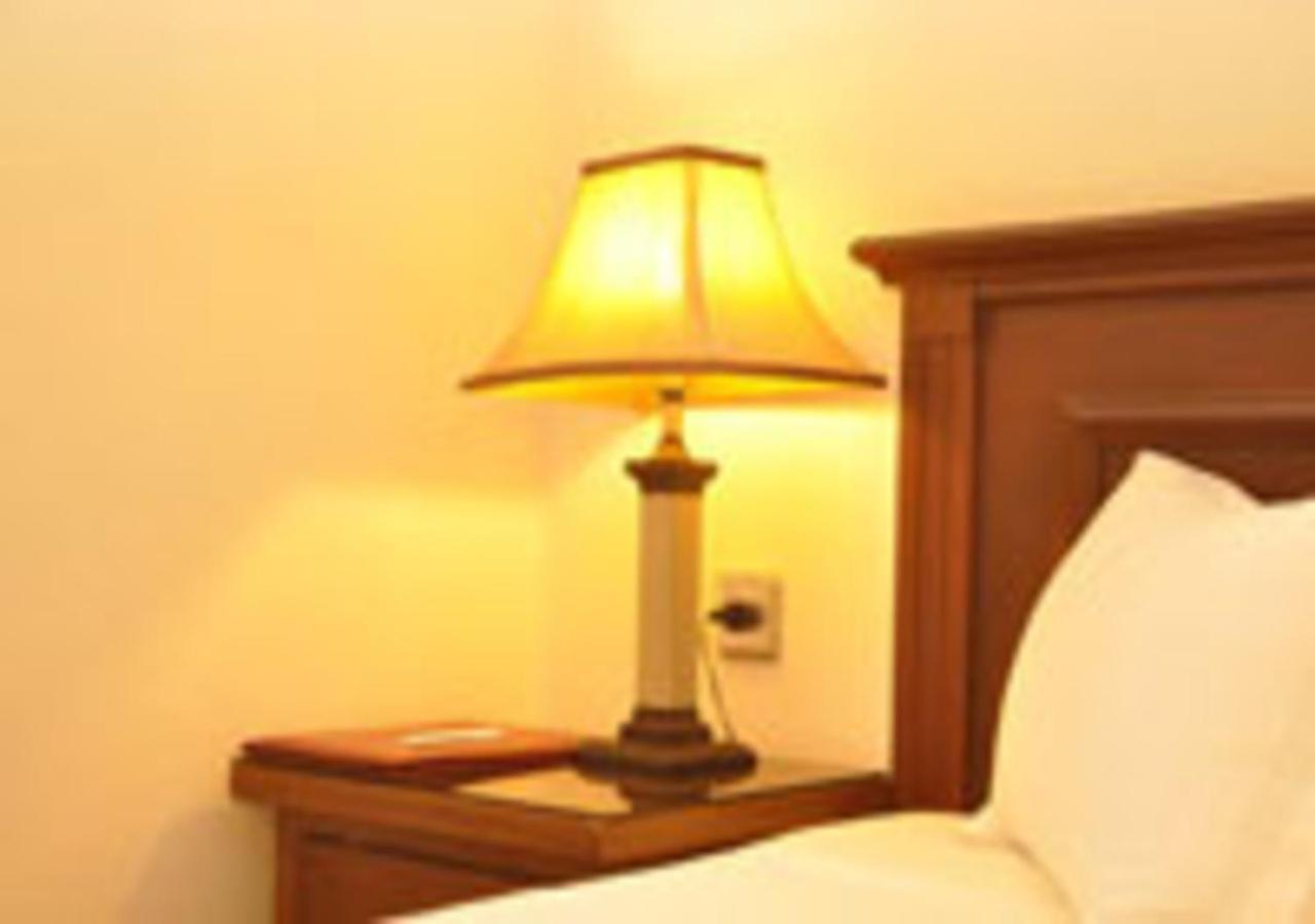 Rajone Hotel Файсалабад Екстериор снимка