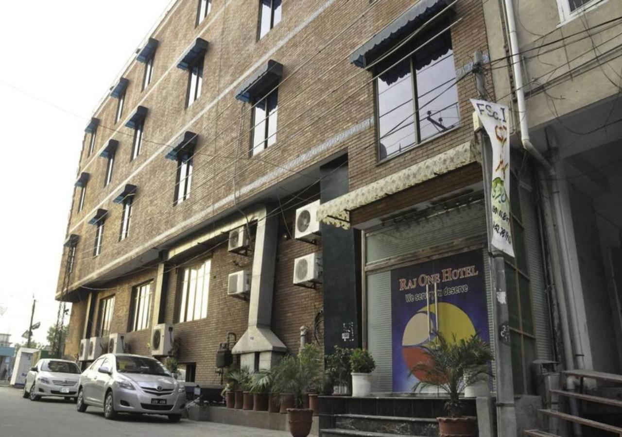 Rajone Hotel Файсалабад Екстериор снимка